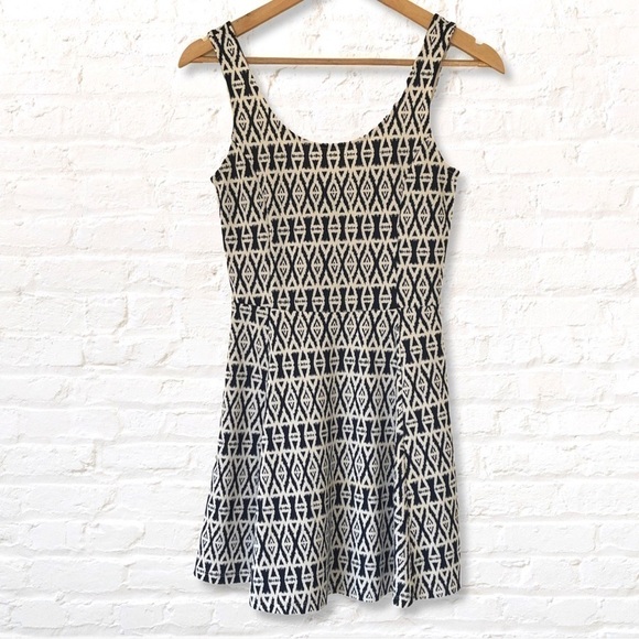 🎁3 for $30 Divided by H&M Scoop Neck  Mini Skater Dress Size 6 Blue Ikat - Picture 1 of 7